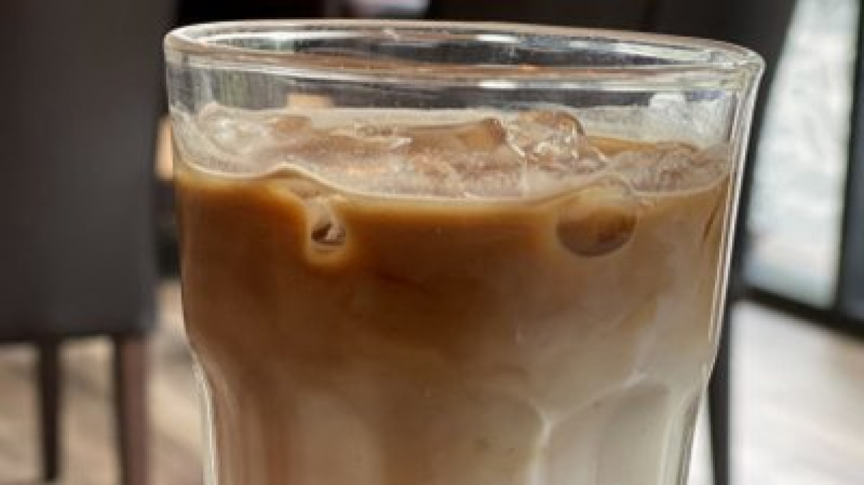 Ľadové latte ideálne na horúce dni
