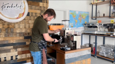 Príprava espressa na pákovom kávovare Lelit