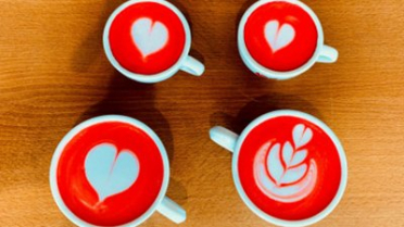 Káva, láska a umenie k sebe patria